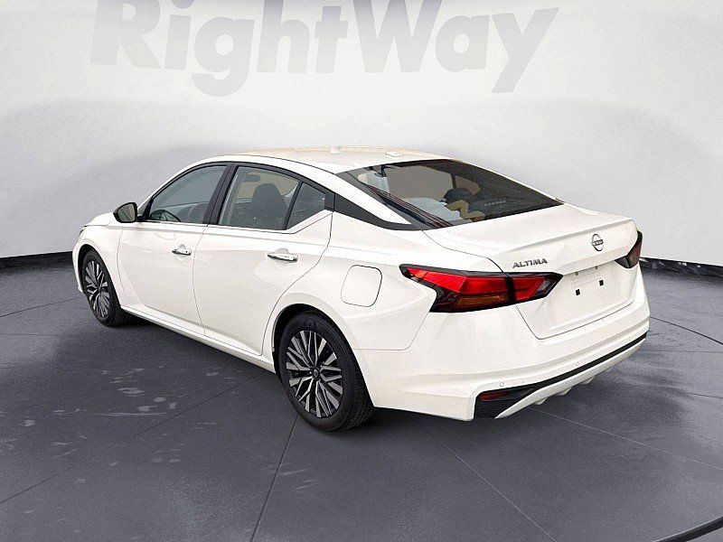 Used 2025 Nissan Altima 2.5 SV image 3
