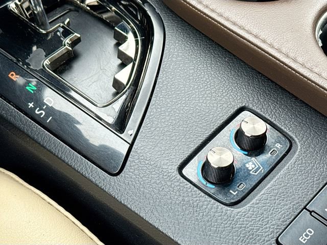 Used 2013 Toyota Avalon Limited image 20