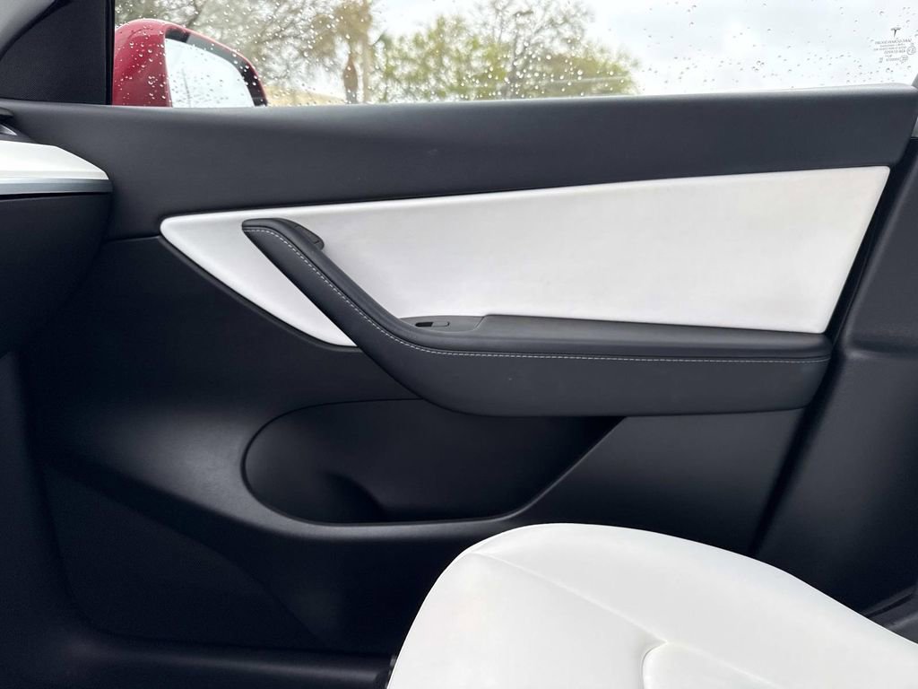 Used 2022 Tesla Model Y Long Range image 27