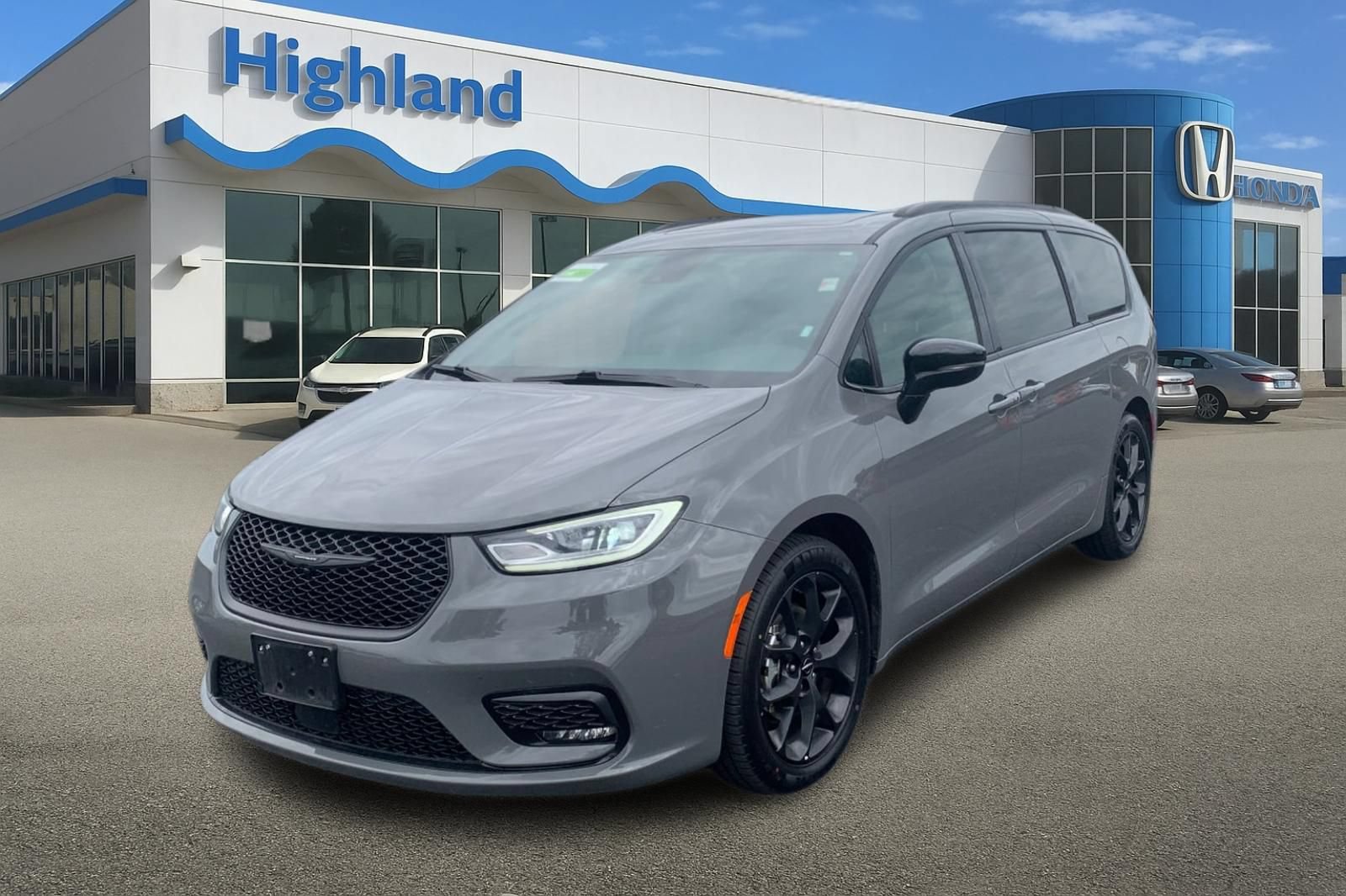 Used 2025 Chrysler Pacifica Limited