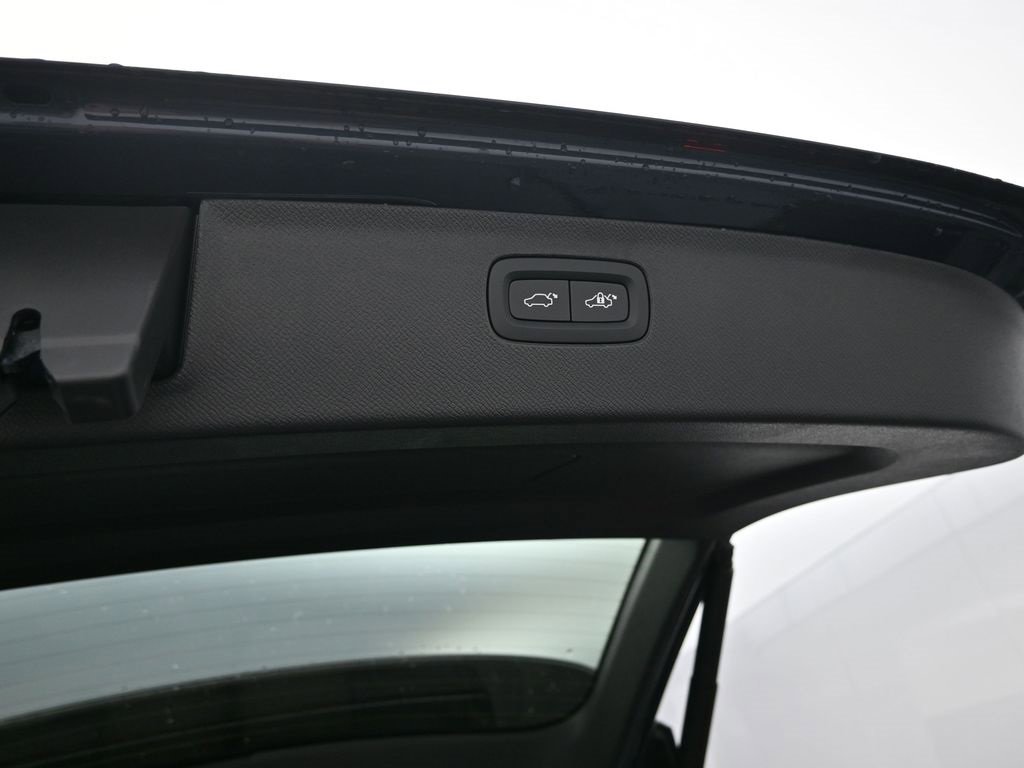 New 2026 Volvo XC90 B6 Plus w/ Protection Package Premier image 34