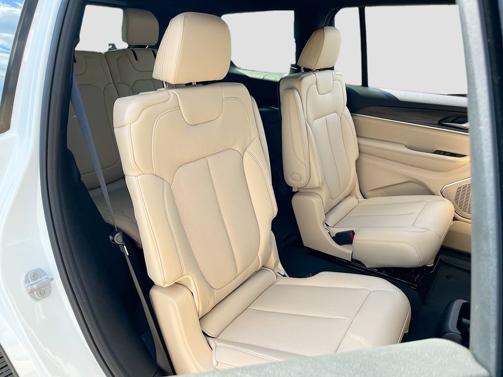 New 2026 Jeep Grand Cherokee L Limited w/ Luxury Tech Group II AWD/4WD image 29