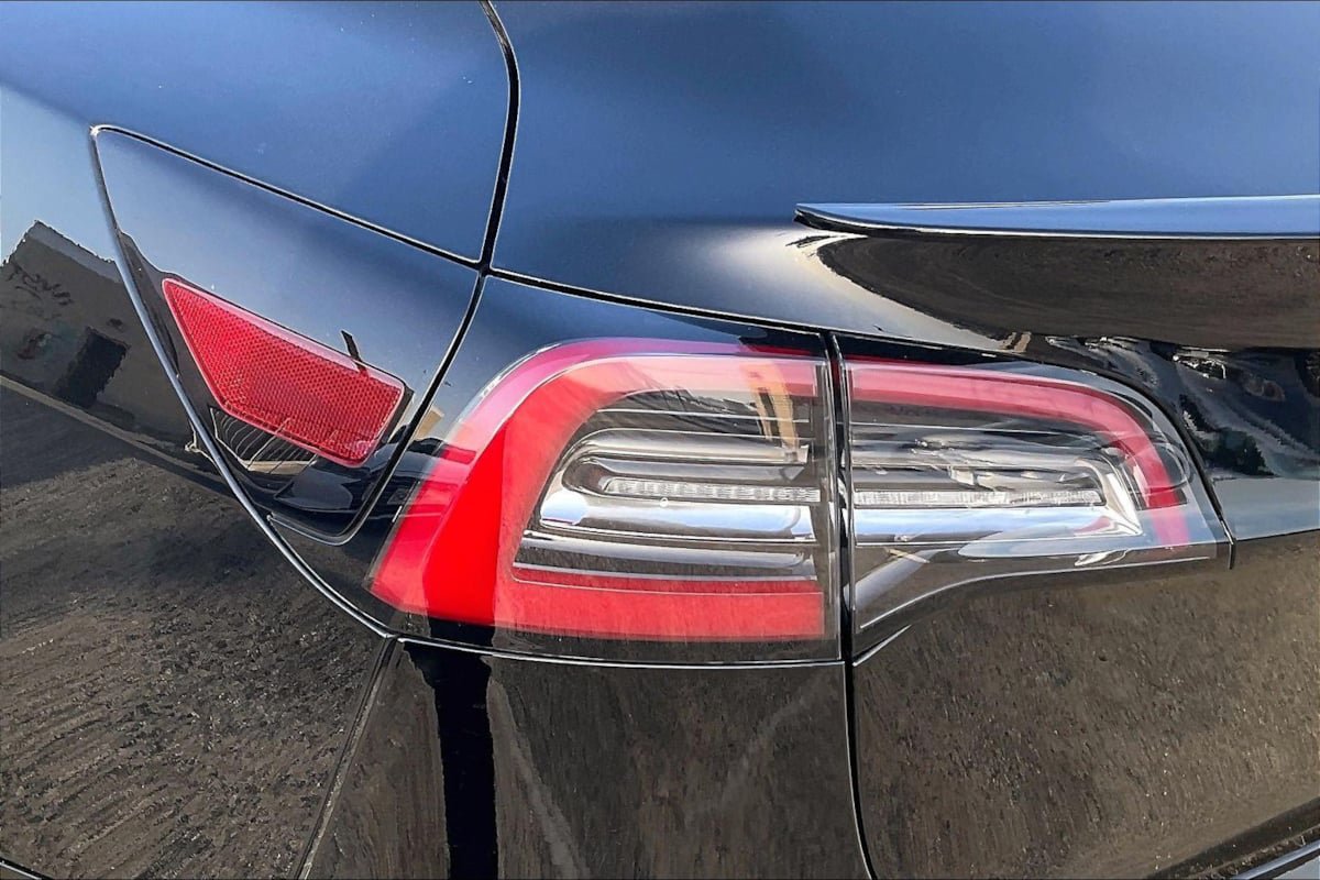 Used 2022 Tesla Model 3 Long Range AWD/4WD image 29