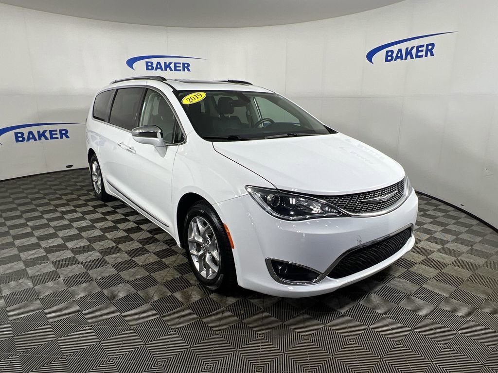 Used 2019 Chrysler Pacifica Limited FWD image 2