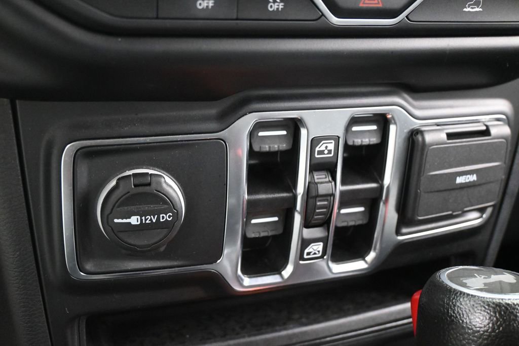Used 2022 Jeep Wrangler Unlimited Sahara AWD/4WD image 21