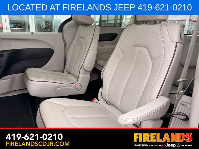 Used 2019 Chrysler Pacifica Limited FWD image 3