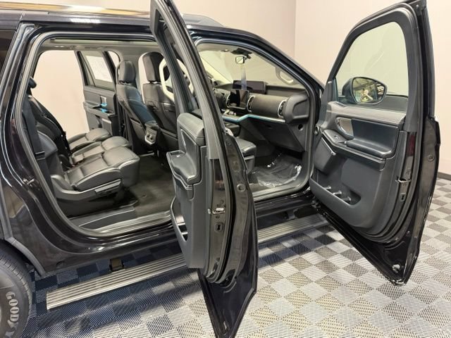 Used 2025 Ford Expedition Max Platinum AWD/4WD image 22