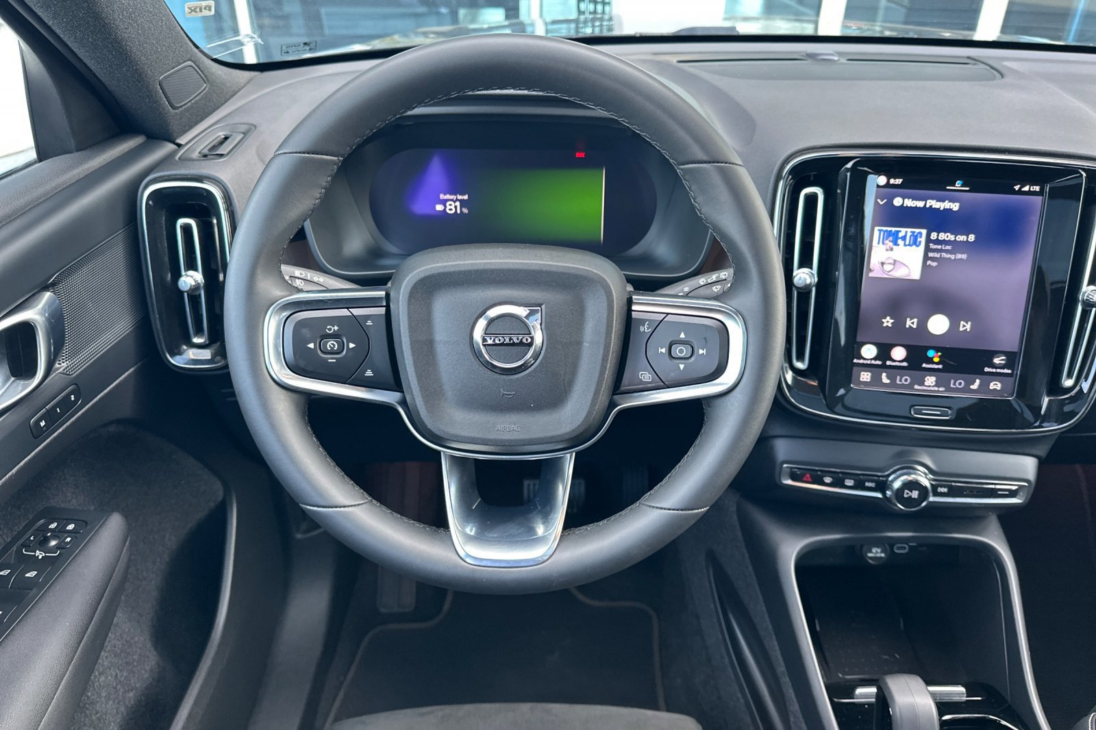 Used 2023 Volvo XC40 Recharge Plus image 14