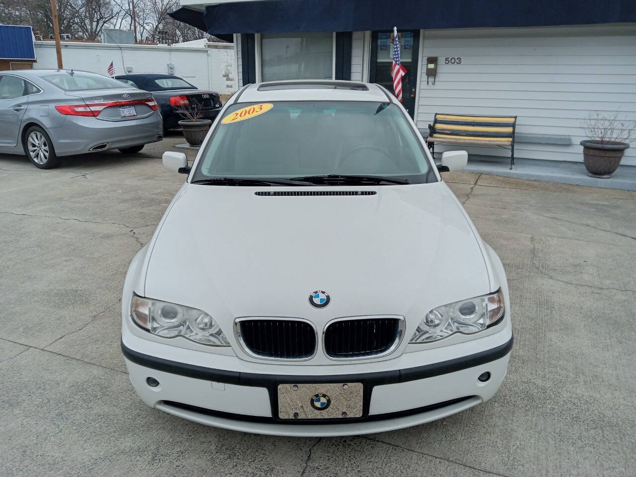 Used 2003 BMW 325i Sedan RWD image 2