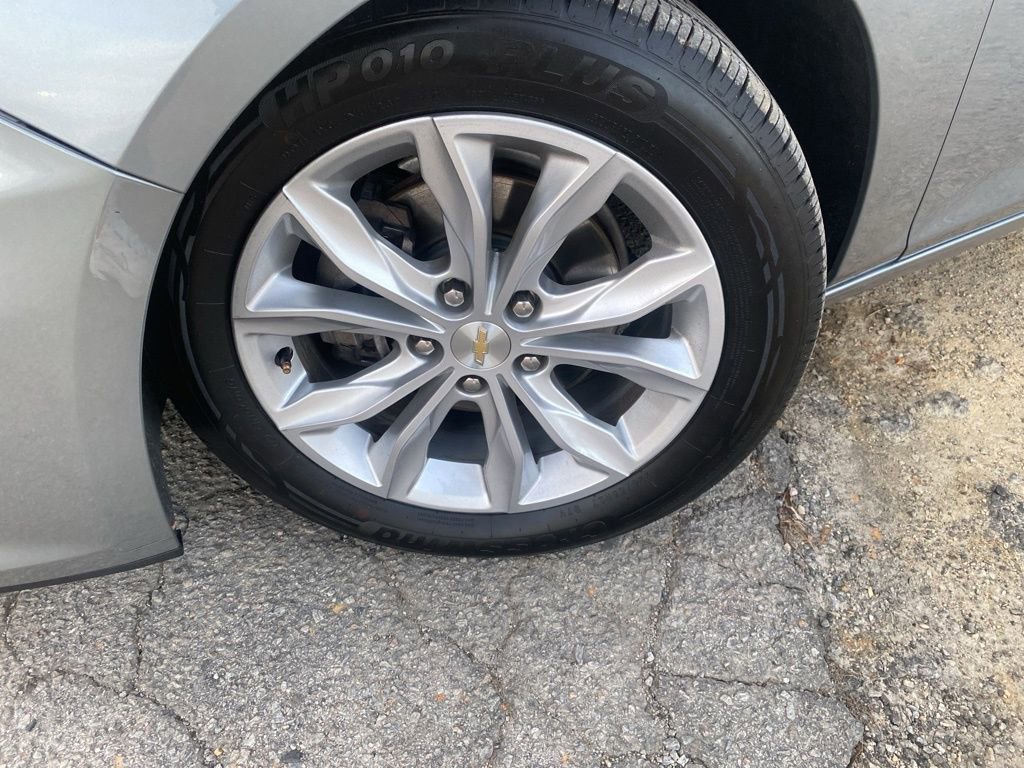 Used 2024 Chevrolet Malibu LT image 2