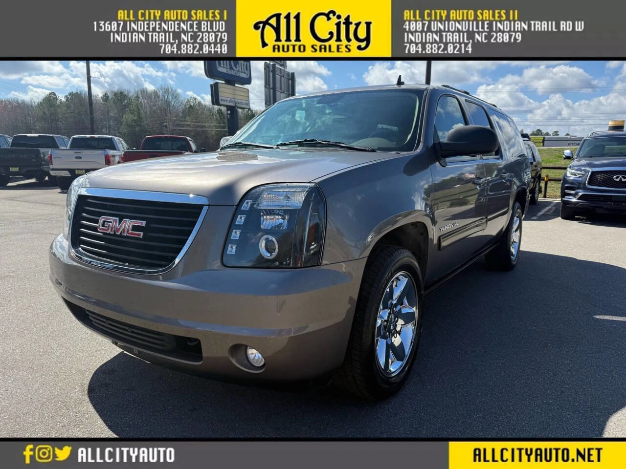 Used 2011 GMC Yukon XL SLT w/ SLT-2 Equipment Package RWD image 3