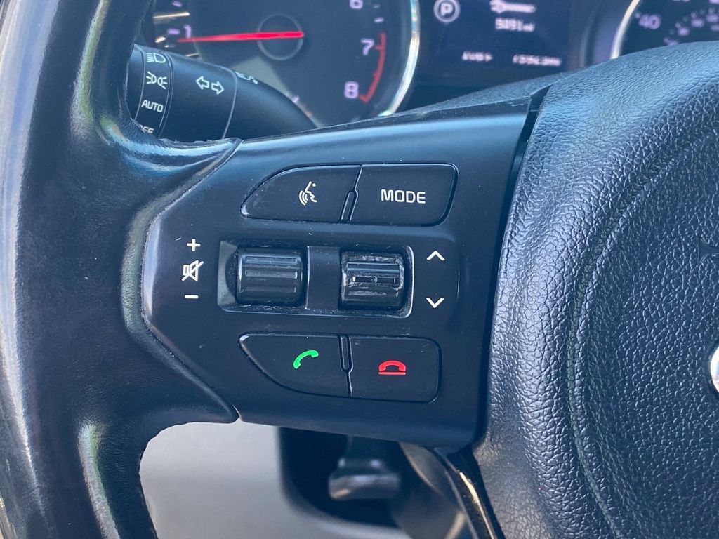 Used 2017 Kia Sedona LX w/ LX Essentials Premium Package FWD image 24
