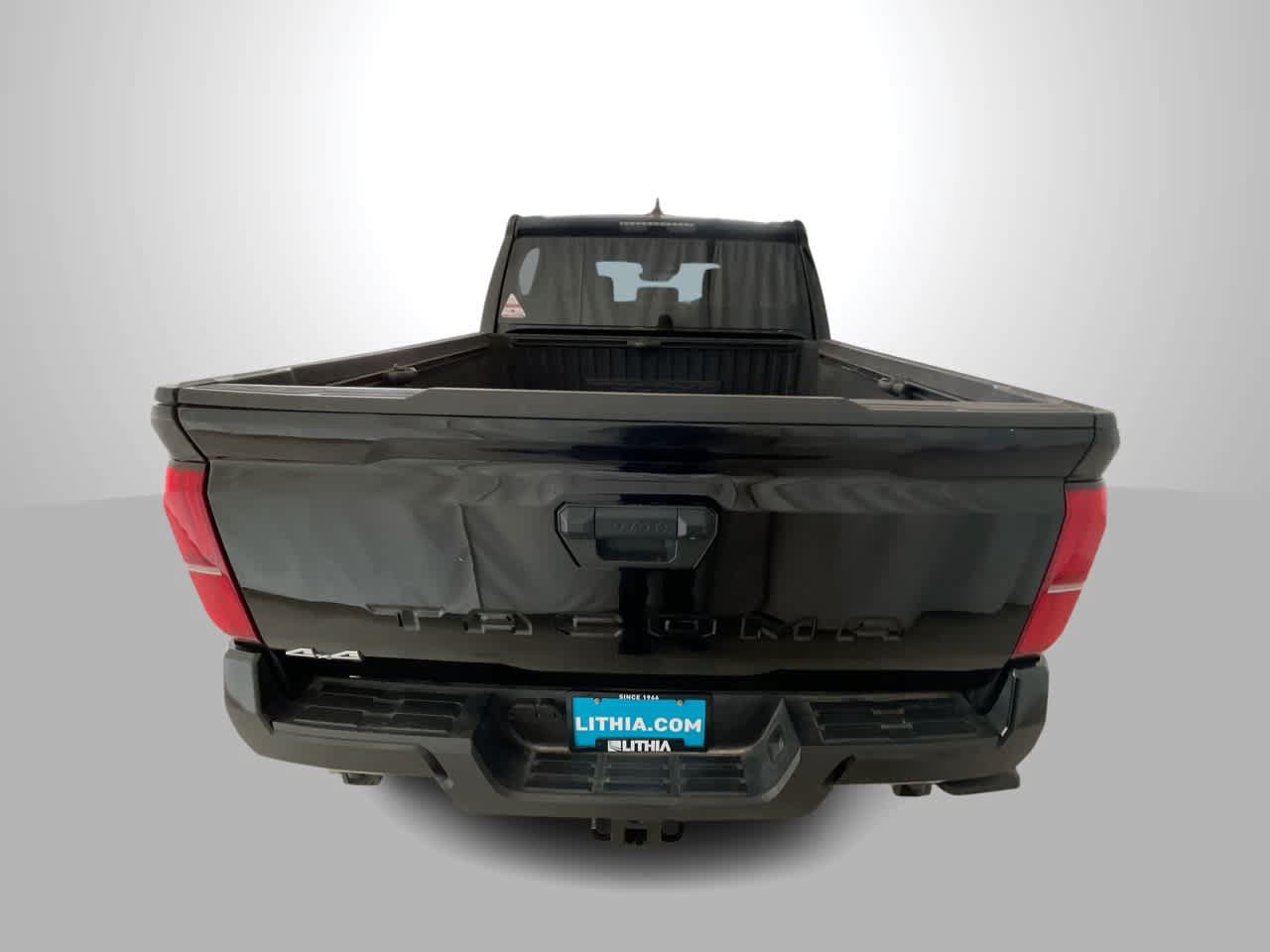 Used 2024 Toyota Tacoma SR5 AWD/4WD image 7