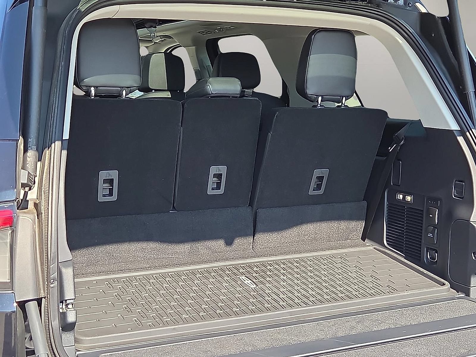 Certified 2025 Lincoln Navigator Reserve AWD/4WD image 7