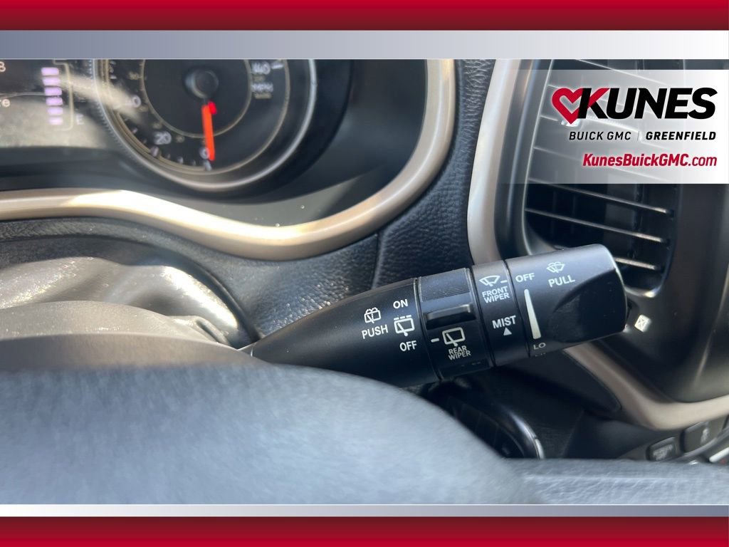 Used 2018 Jeep Cherokee Latitude w/ Safety Group AWD/4WD image 19