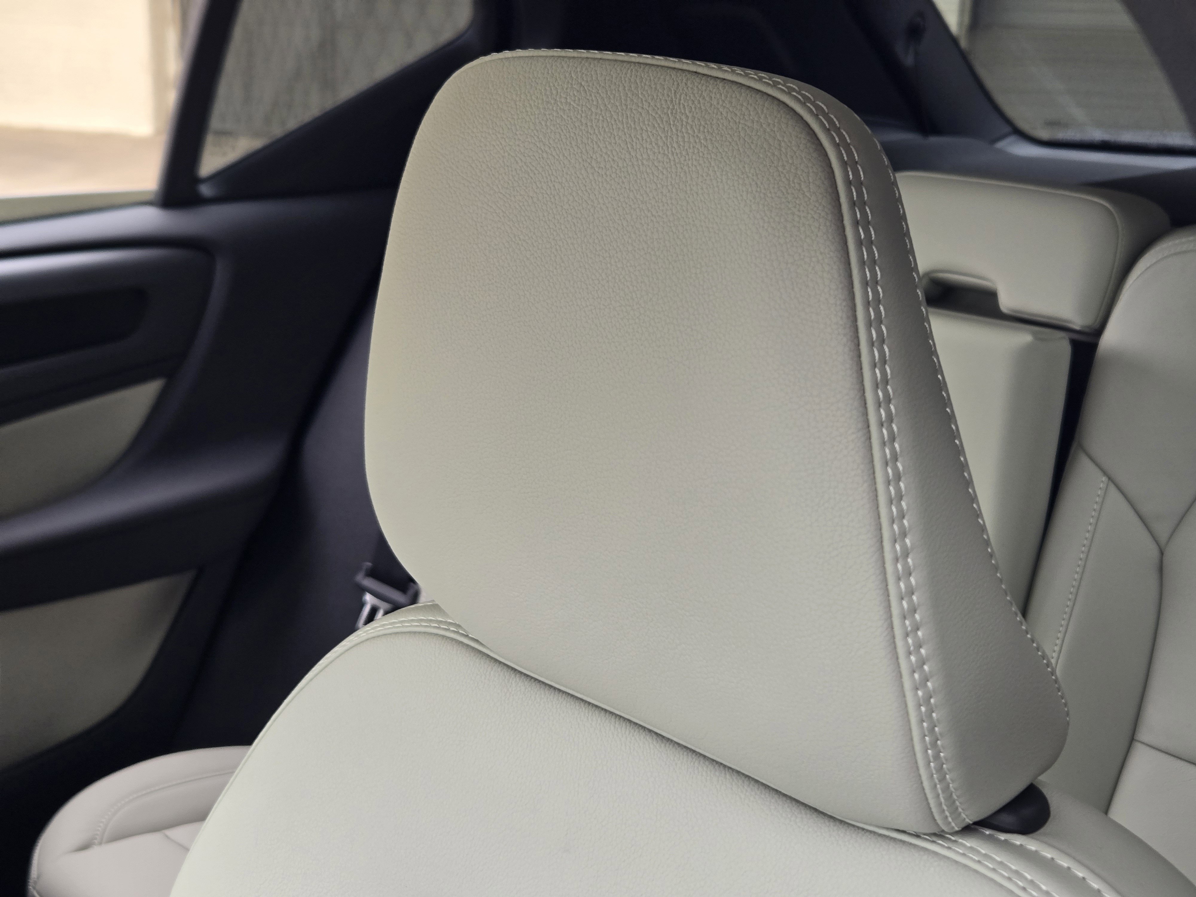 New 2026 Volvo XC40 B5 Plus w/ Protection Package Premier image 17