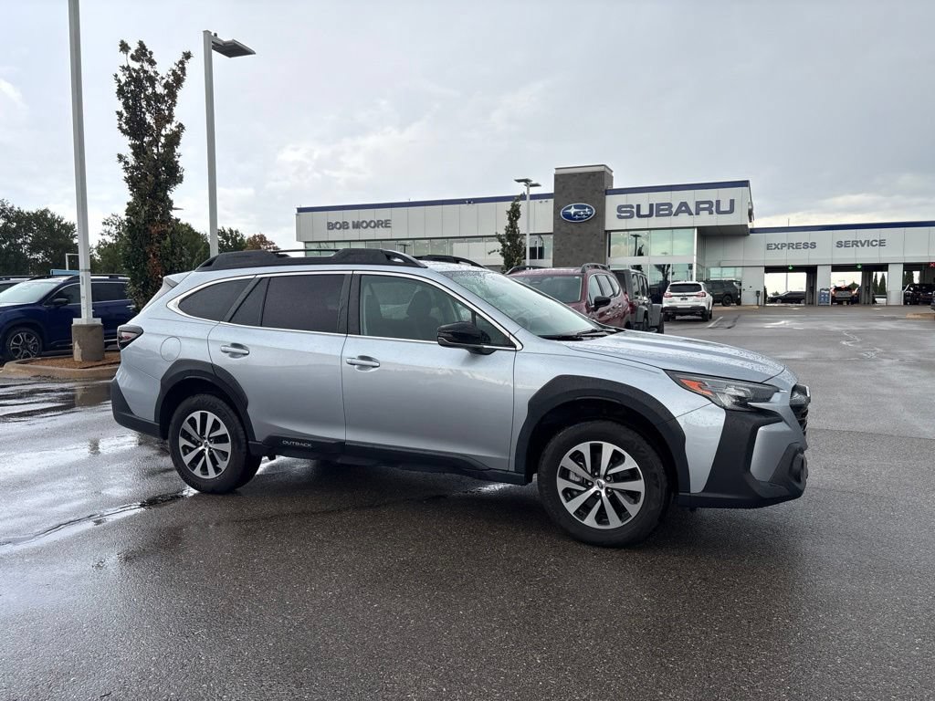 Used 2025 Subaru Outback Premium AWD/4WD image 1