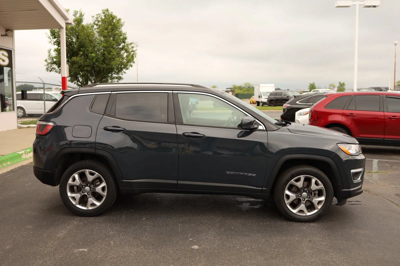 Used 2018 Jeep Compass Limited AWD/4WD image 4