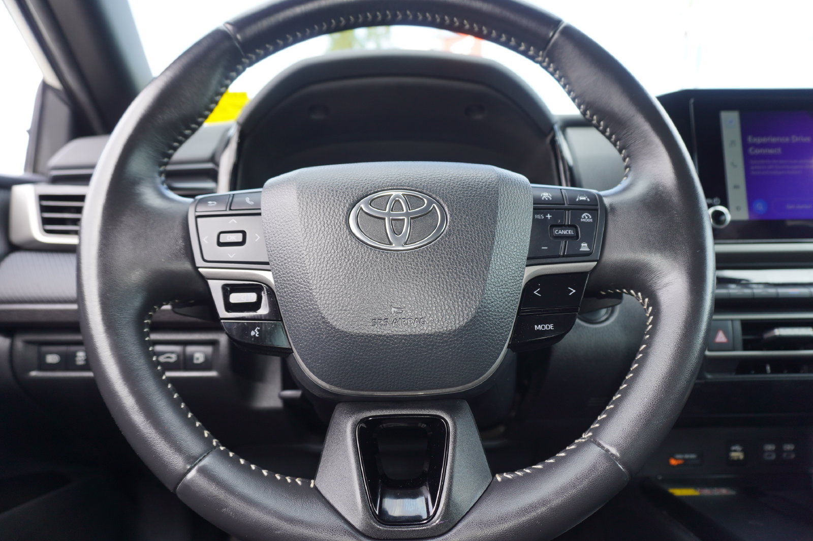 Used 2025 Toyota Camry SE FWD image 19