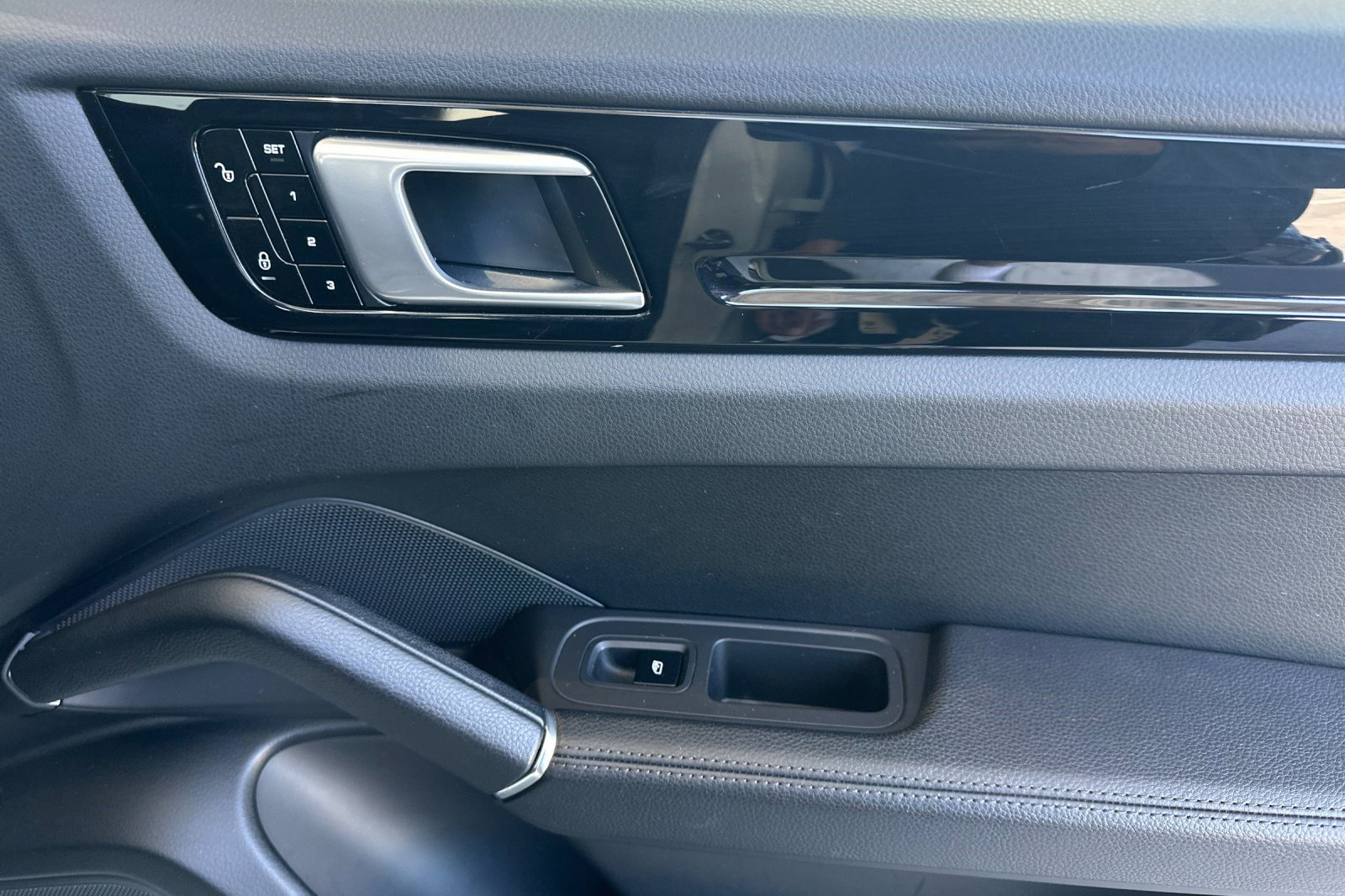 Used 2019 Porsche Cayenne AWD/4WD image 22
