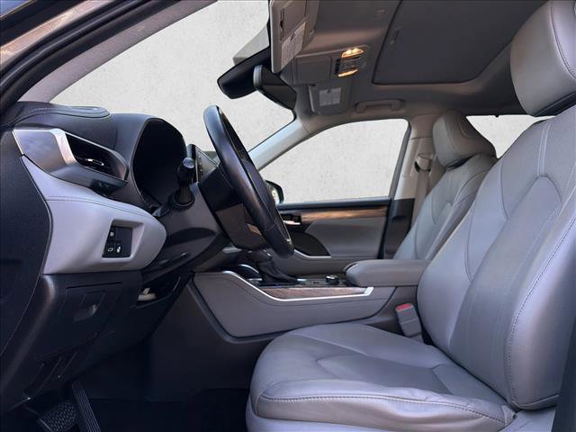 Used 2020 Toyota Highlander Limited image 11