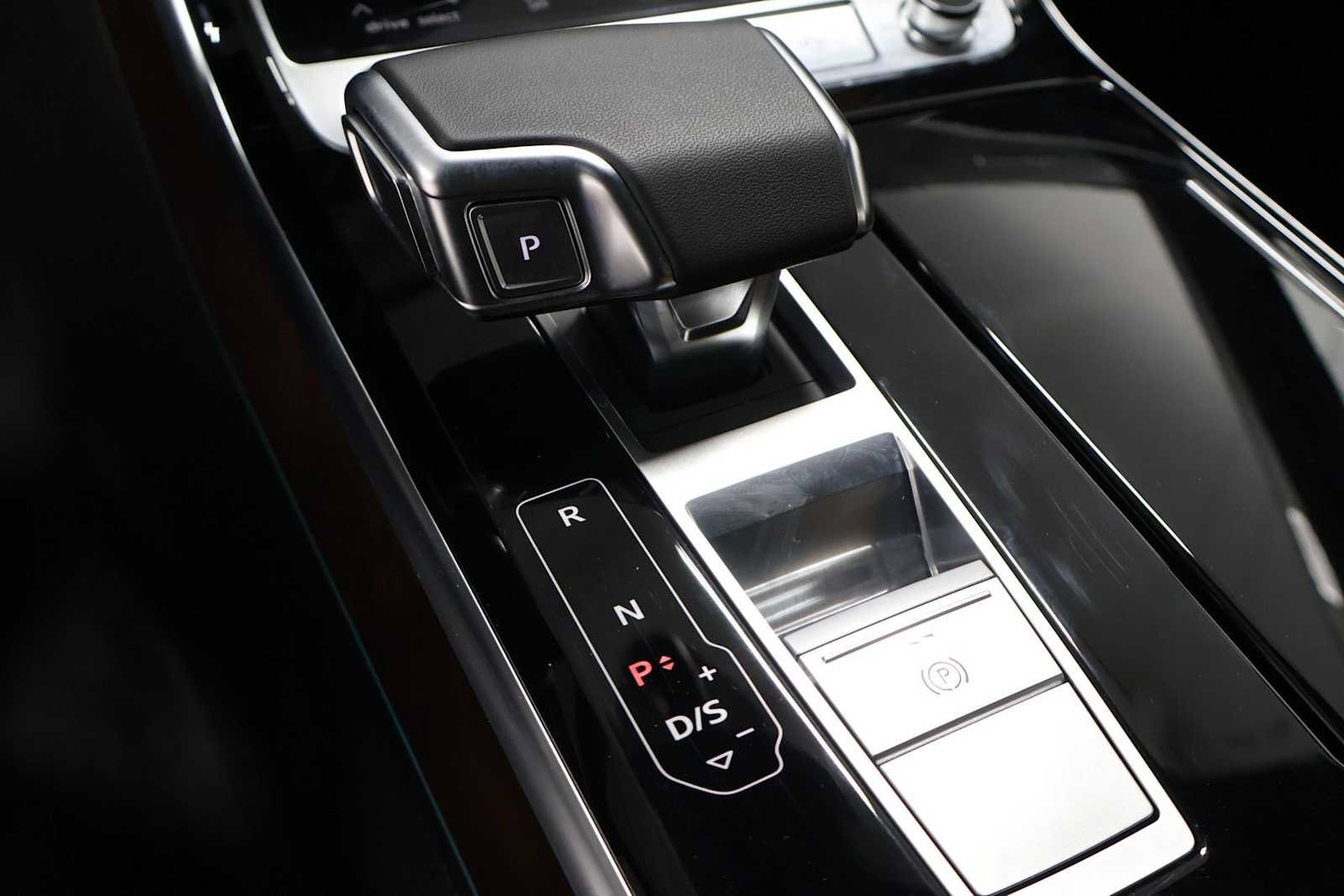 Used 2025 Audi A8 L 3.0T AWD/4WD image 27