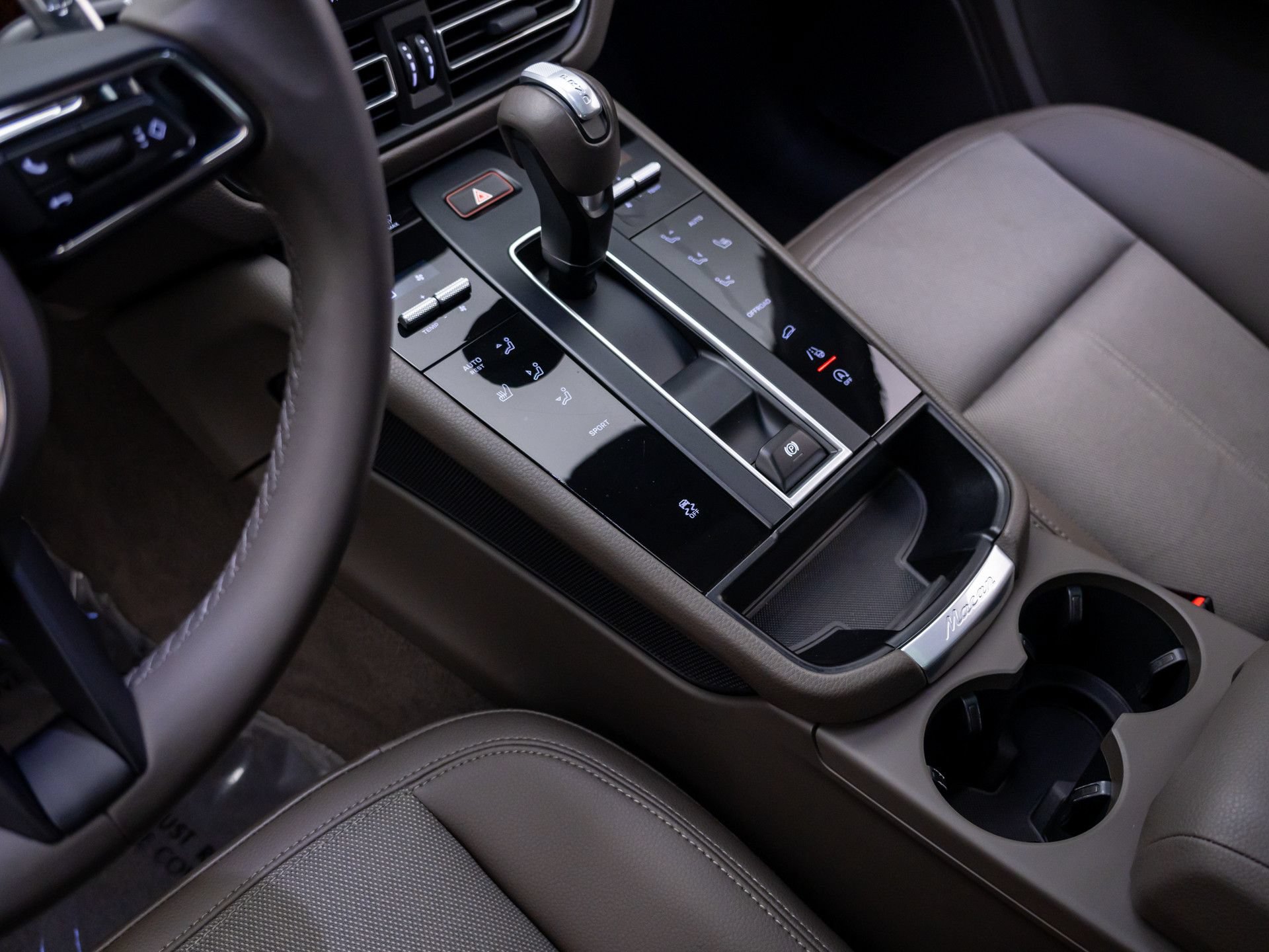 Certified 2026 Porsche Macan AWD/4WD image 18
