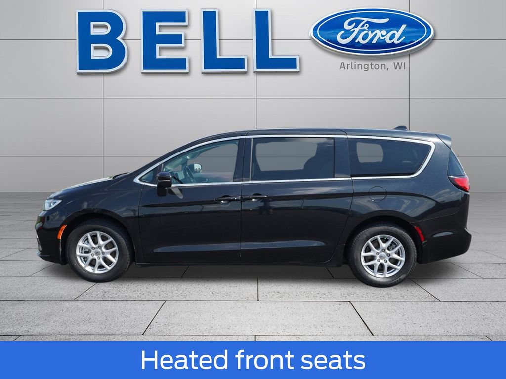 Used 2023 Chrysler Pacifica Touring-L FWD image 7