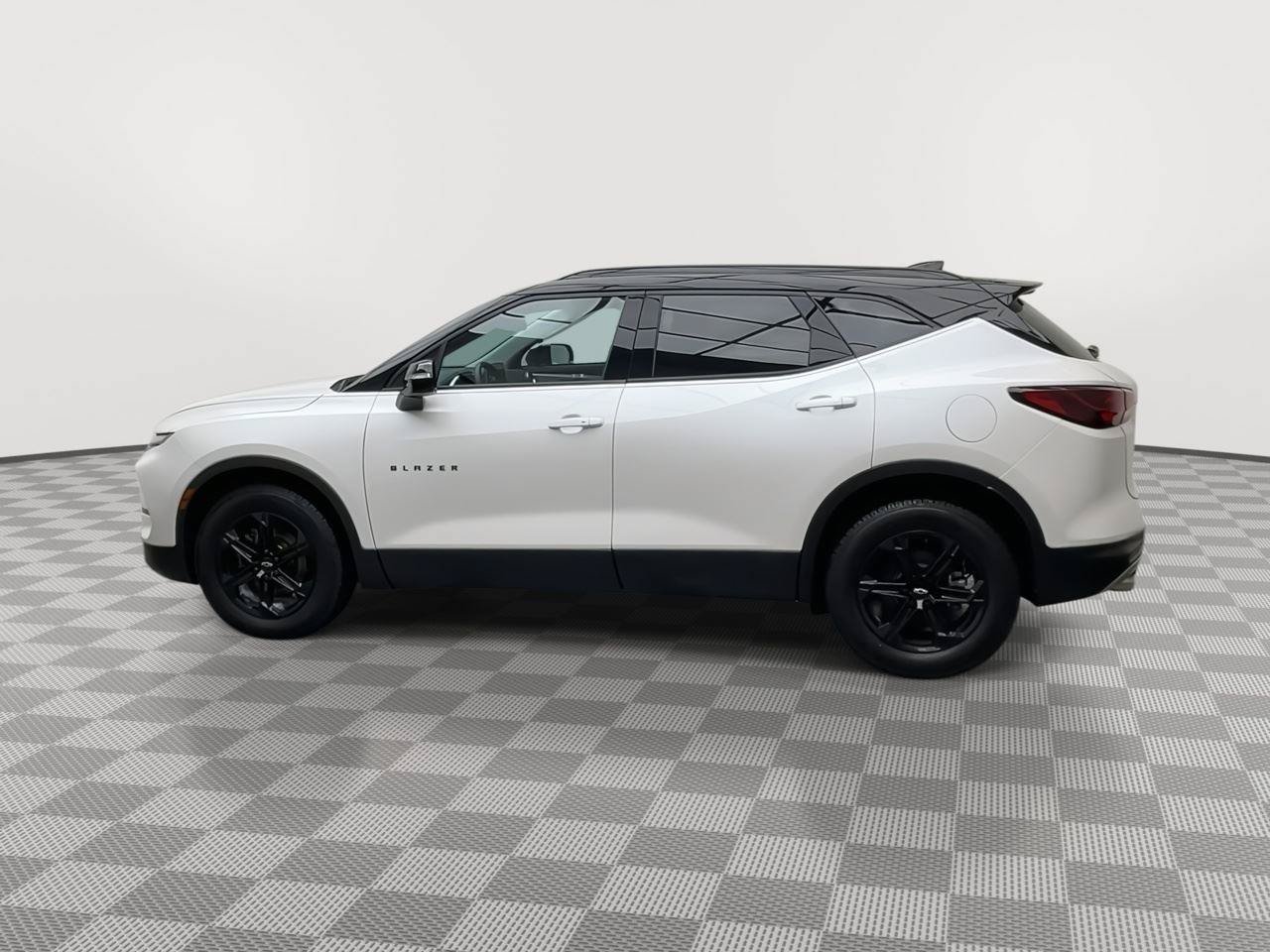 Certified 2024 Chevrolet Blazer LT w/ Midnight/Sport Edition AWD/4WD image 38