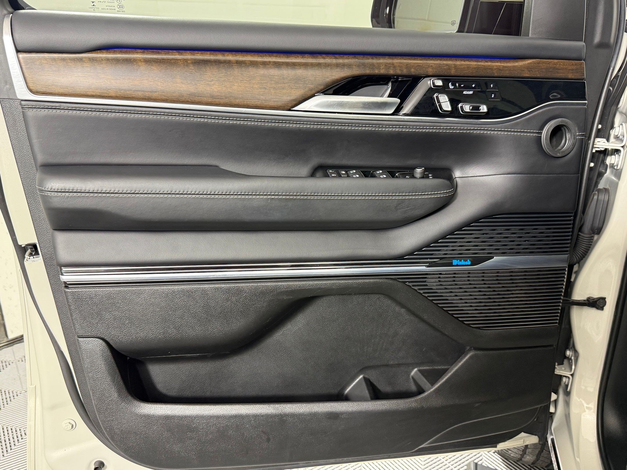 Used 2022 Jeep Grand Wagoneer Series I w/ Rear Seat Video Group 1 AWD/4WD image 12