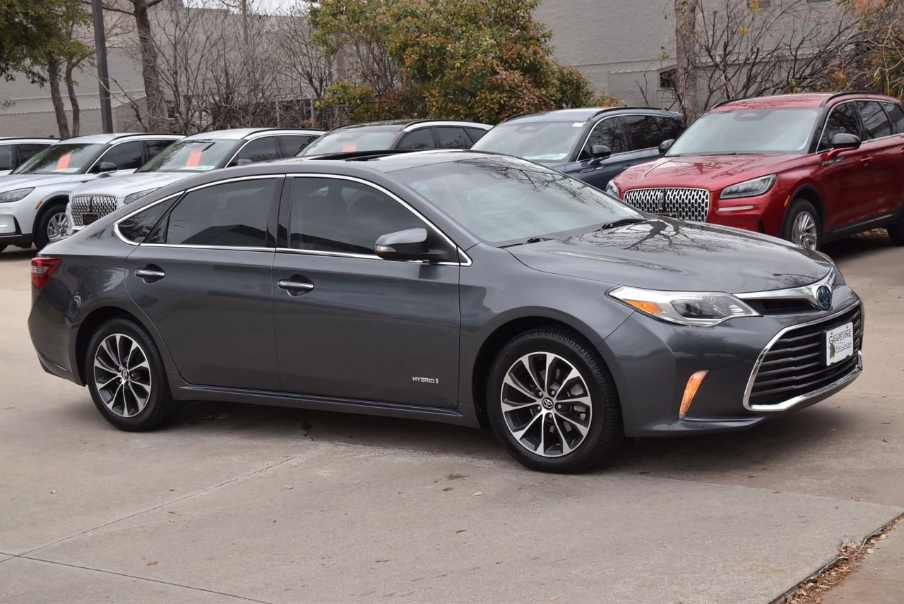 Used 2018 Toyota Avalon XLE Premium image 5