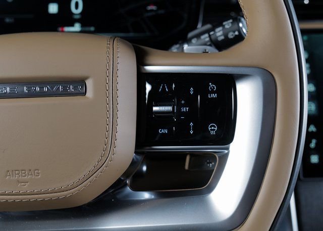 New 2025 Land Rover Range Rover Long Wheelbase SE image 18
