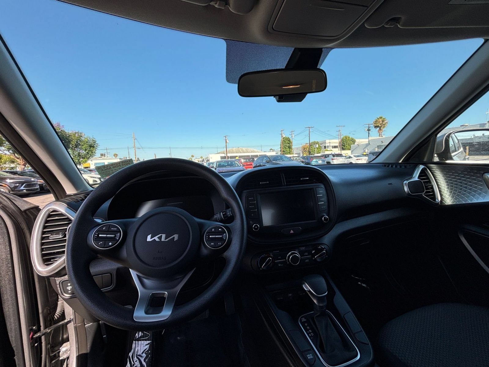 Used 2025 Kia Soul LX w/ LX Technology Package FWD image 33