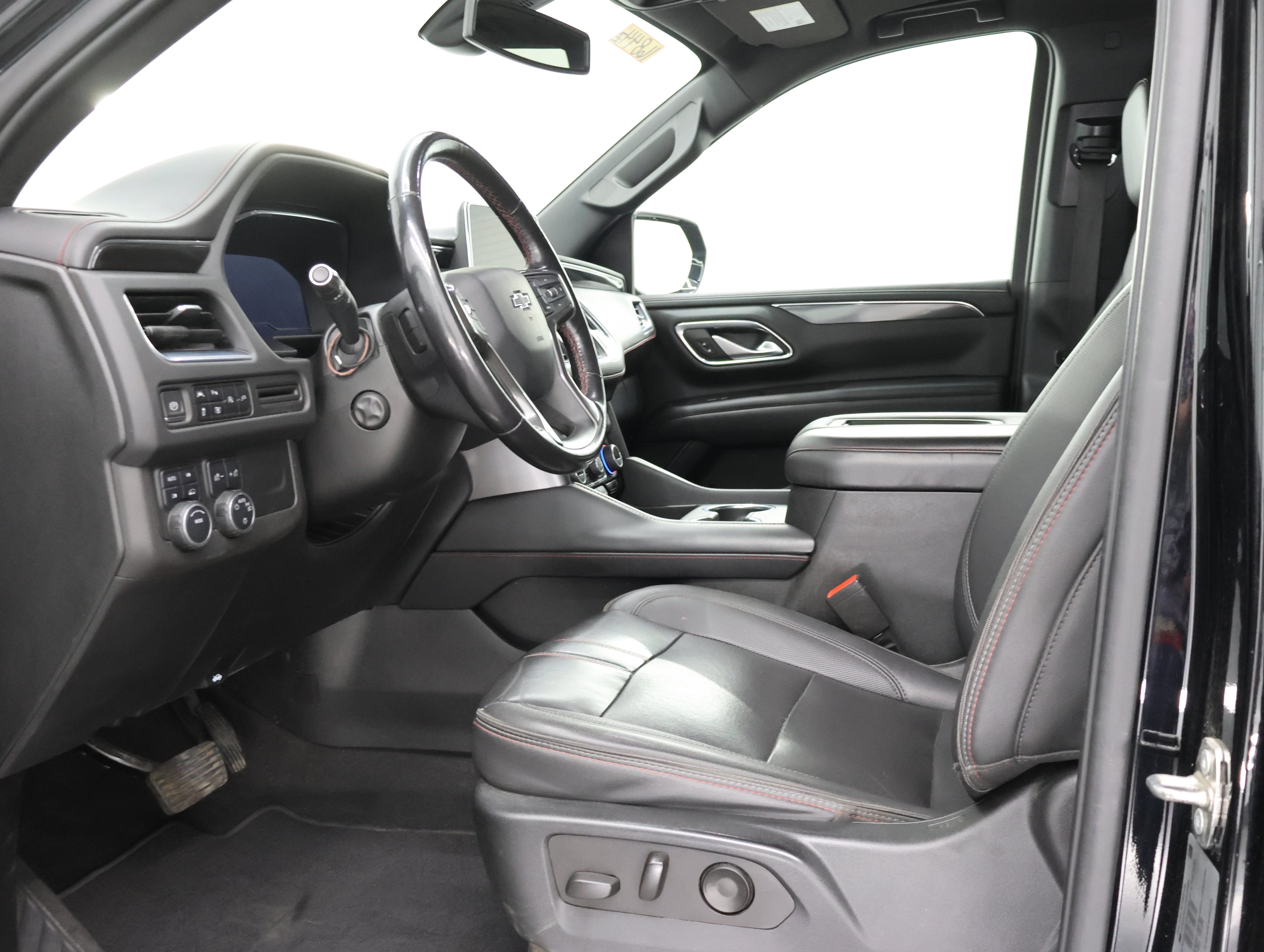 Used 2022 Chevrolet Tahoe RST w/ Luxury Package AWD/4WD image 8