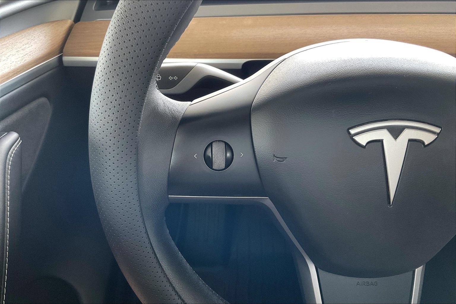Used 2024 Tesla Model Y Long Range AWD/4WD image 11