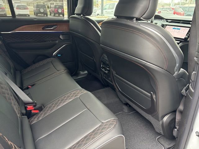 New 2026 Jeep Grand Cherokee Summit w/ Obsidian Package image 18