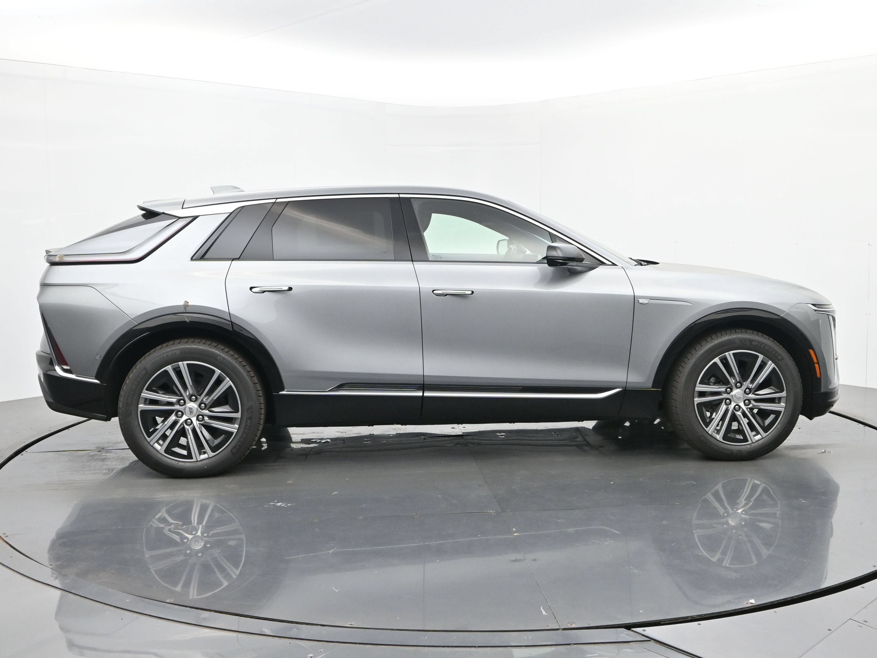 New 2026 Cadillac Lyriq Luxury w/ LPO, Floor Liner Package AWD/4WD image 6