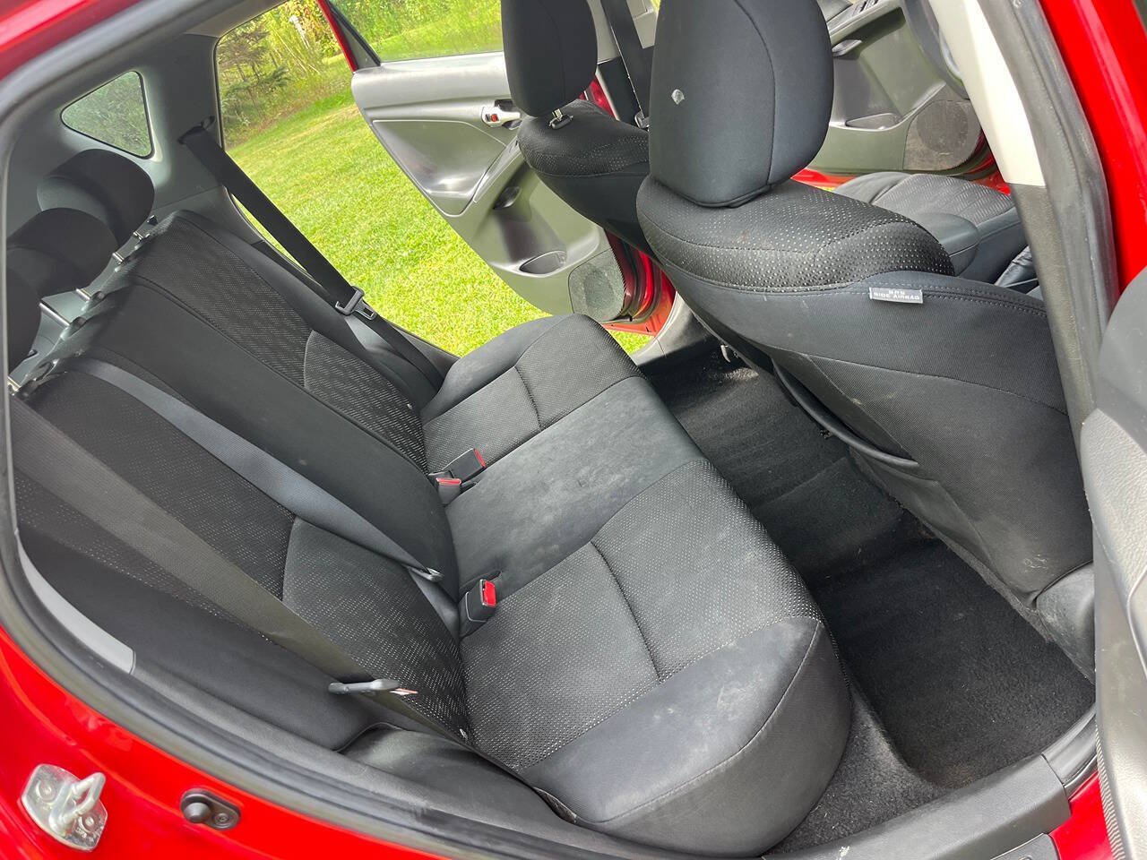 Used 2010 Pontiac Vibe w/ Preferred Package FWD image 6