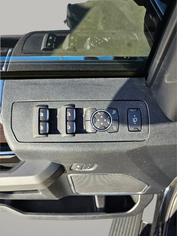 Used 2017 Ford F250 Platinum w/ Platinum Ultimate Package AWD/4WD image 29