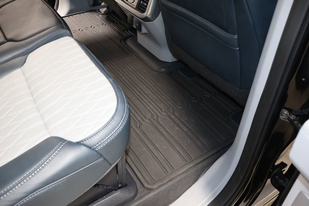 Used 2024 Ford F350 Limited w/ FX4 Off-Road Package image 58