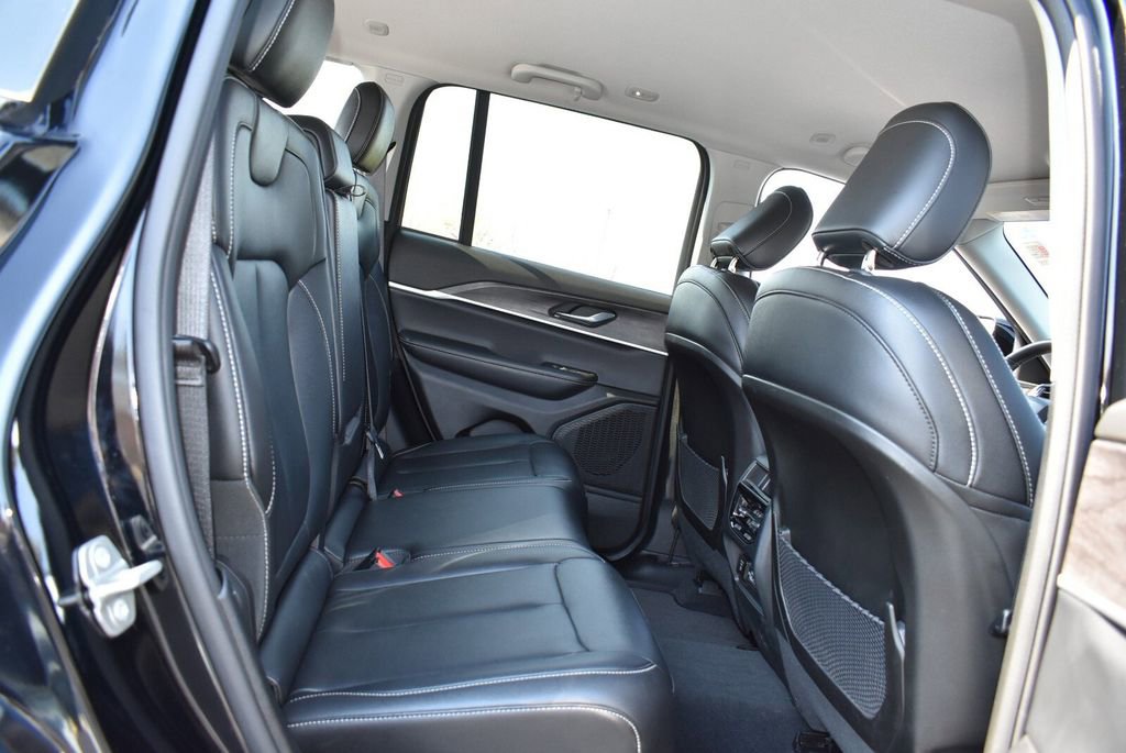 Used 2024 Jeep Grand Cherokee Limited image 30