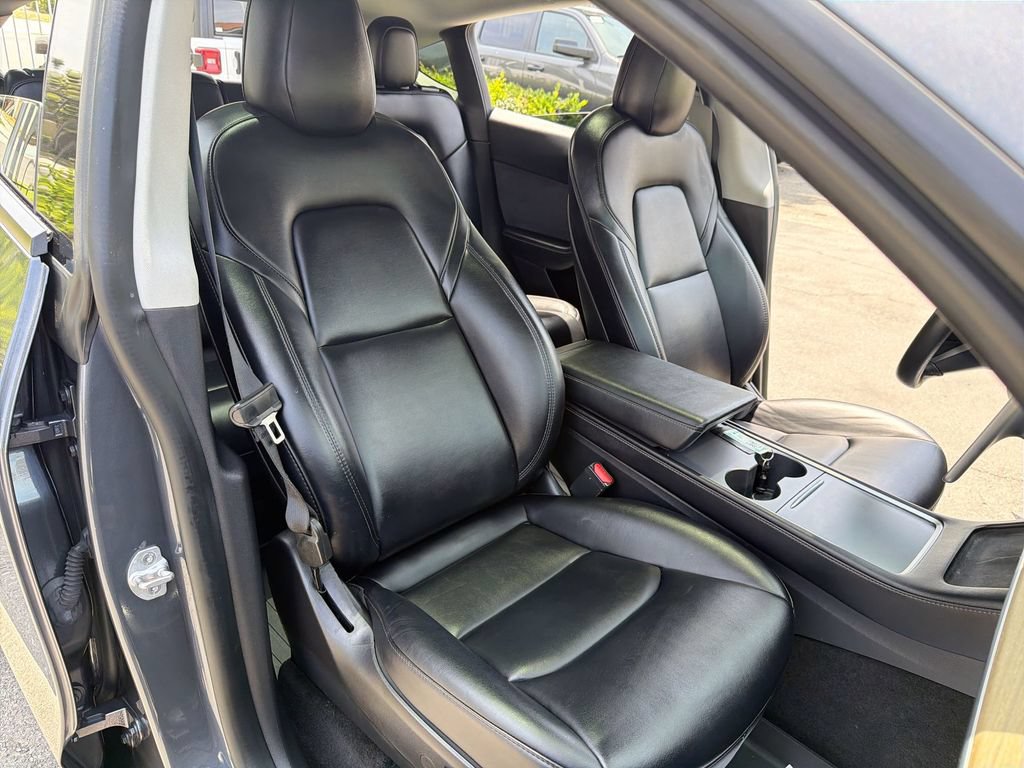 Used 2022 Tesla Model Y Long Range AWD/4WD image 27