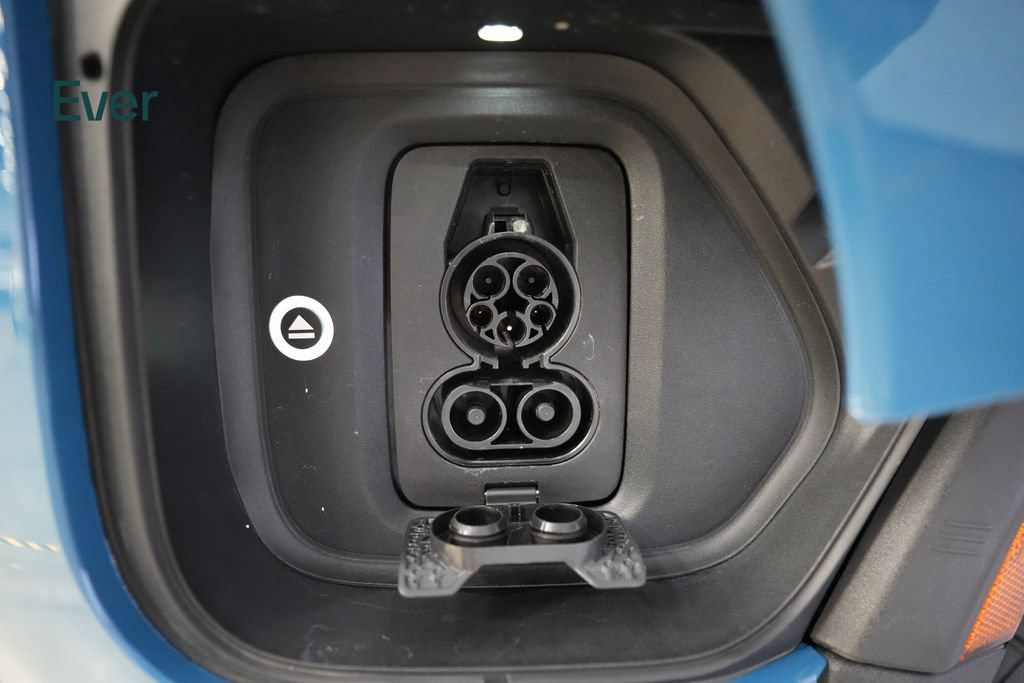 Used 2025 Rivian R1T Adventure Dual AWD/4WD image 10