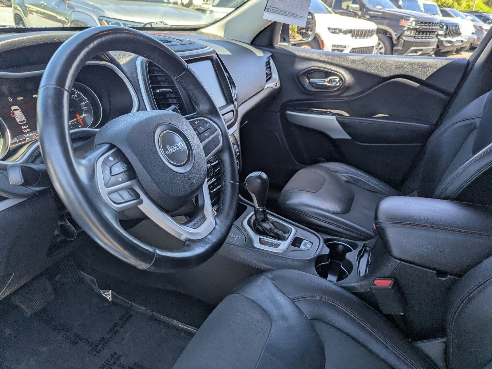 Used 2017 Jeep Cherokee Trailhawk w/ Cold Weather Group image 17