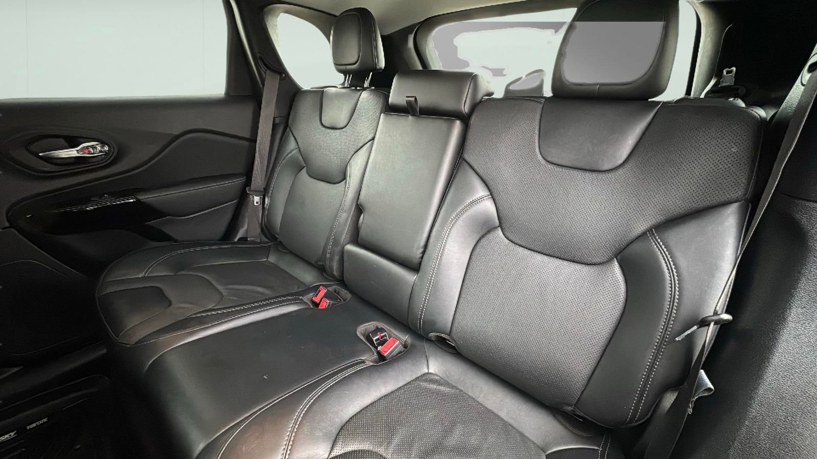 Used 2023 Jeep Cherokee Altitude Lux image 25