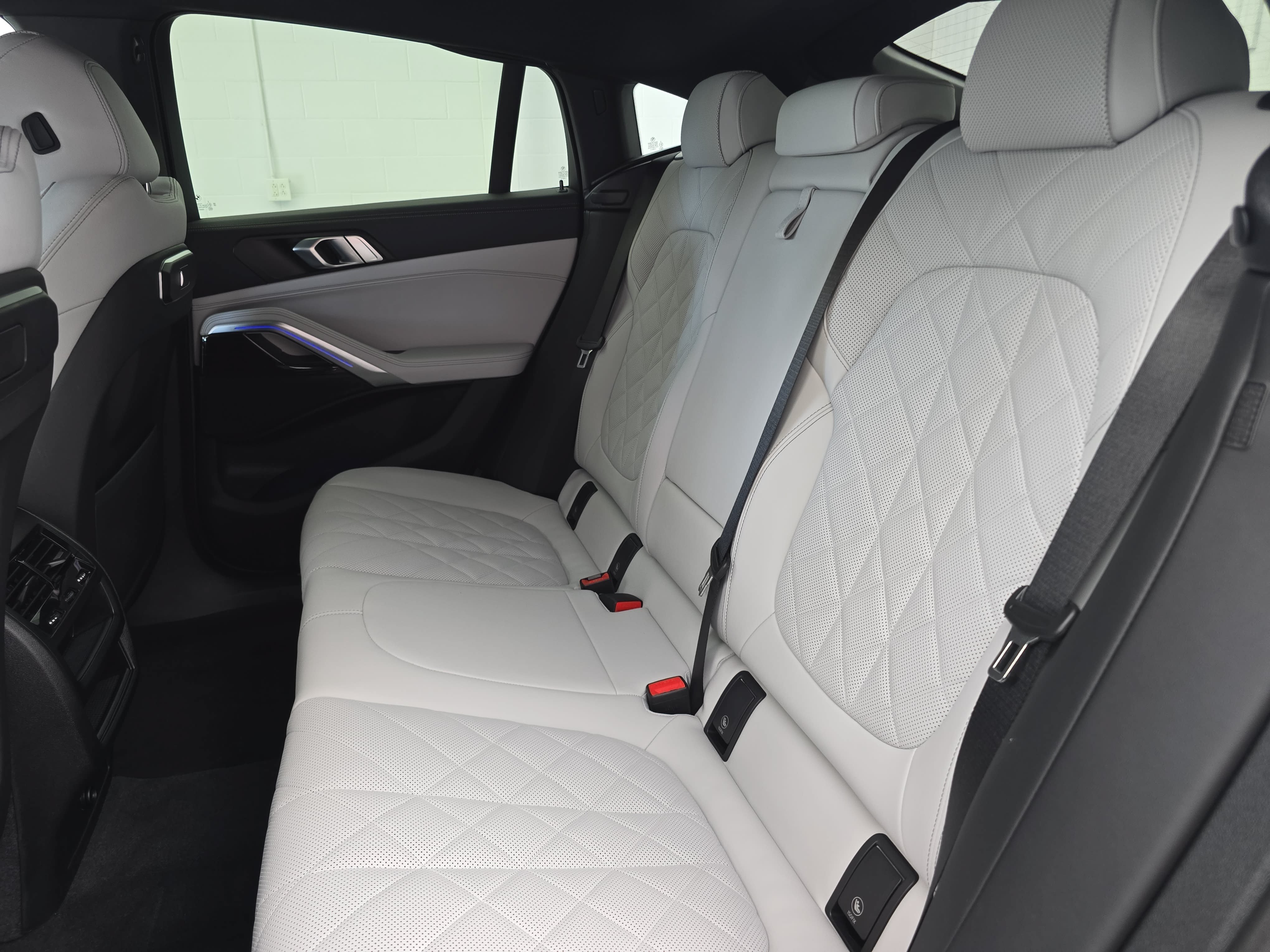 Used 2025 BMW X6 xDrive40i AWD/4WD image 14