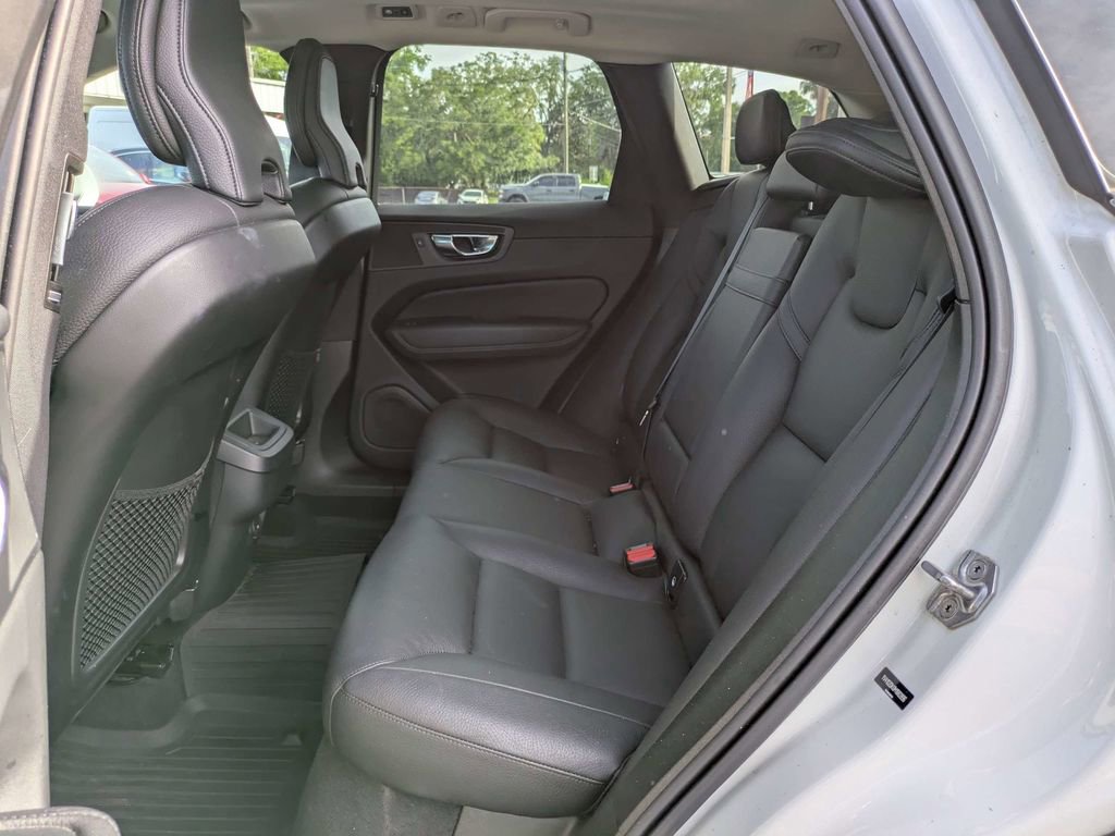 Used 2021 Volvo XC60 T5 Momentum w/ Protection Package Premier FWD image 15