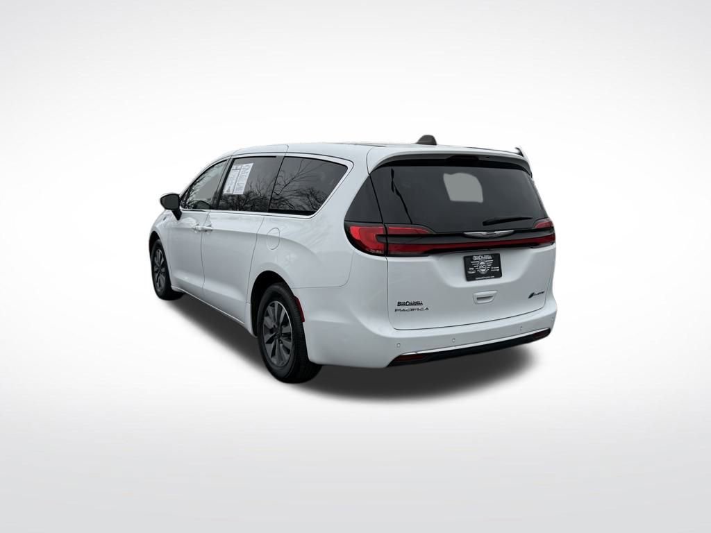 Used 2023 Chrysler Pacifica Touring-L image 5