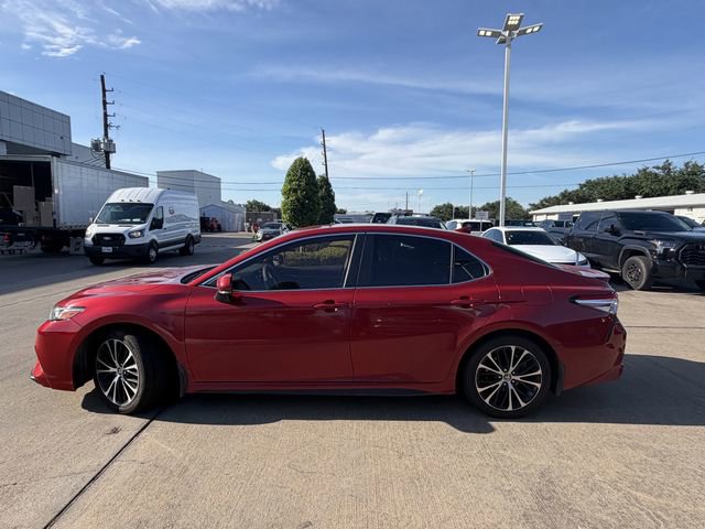 Used 2020 Toyota Camry SE w/ Convenience Package FWD image 7