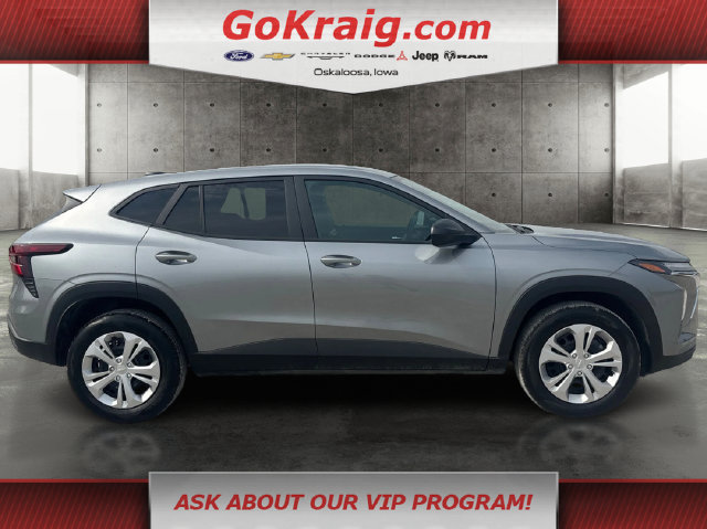 Used 2026 Chevrolet Trax LS FWD image 4